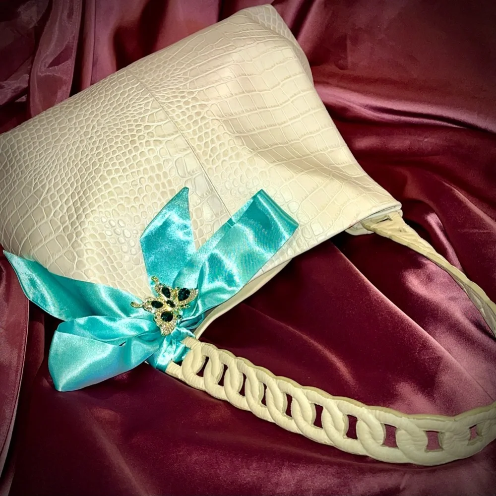 Vince Camuto Deeha Hobo Bag with VC Dust Bag - Picture 13 of 16